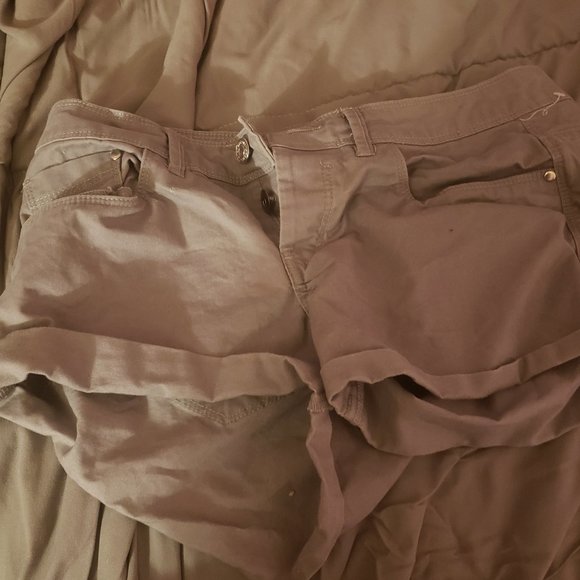 clothes - Picture 6 of 16